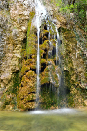 cascade près de la grotte de la dame à La Baume Cornillane
