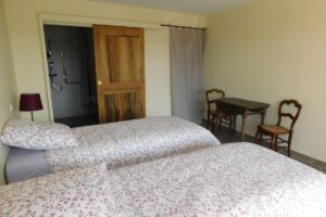 Chambre "la collégiale" du gîte le Chacelou, accès PMR