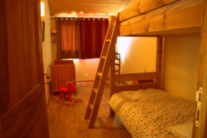 Chambre du palais du gîte le Chacelou à Châteaudouble dans la Drôme