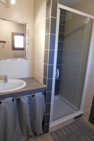 Salle d'eau de la chambre du clocher du gîte le Chacelou